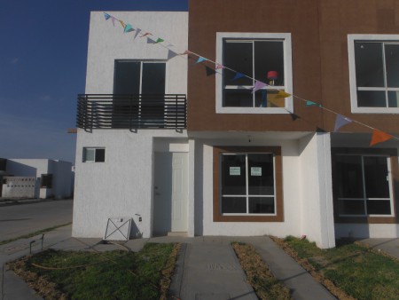 Venta Casas en Fraccionamiento Minerva de Jacarandas